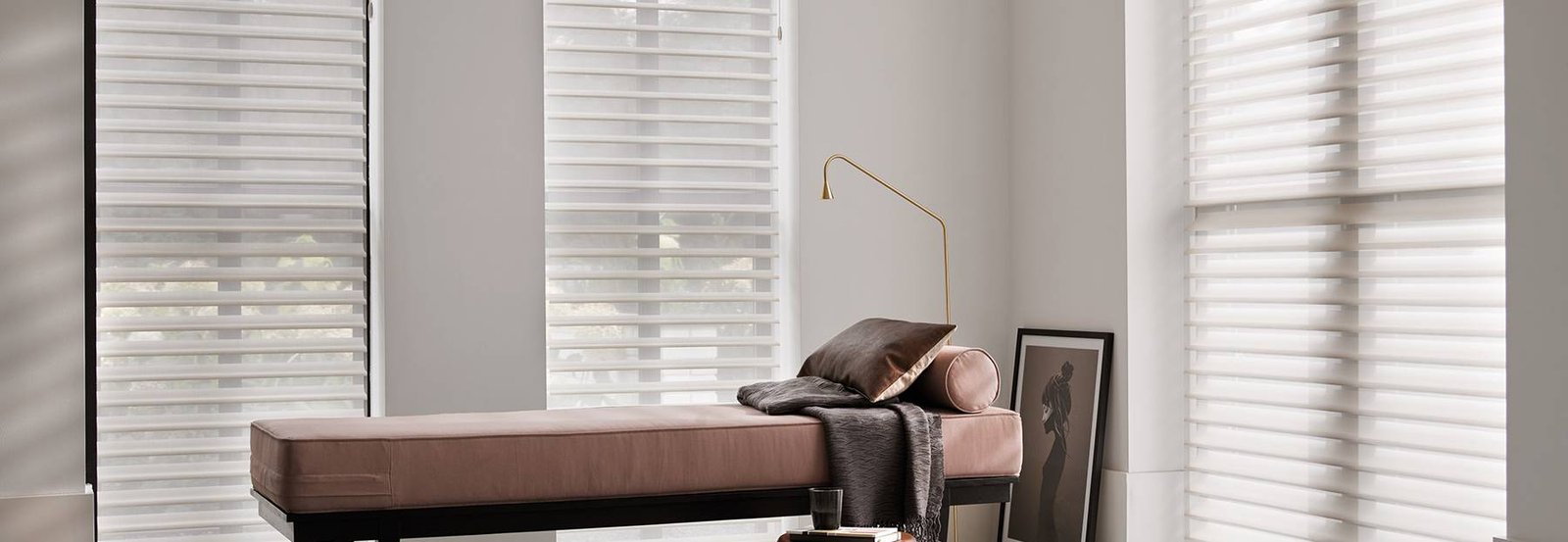Silhouette shades met zachte stoffen lamellen voor hoge ramen